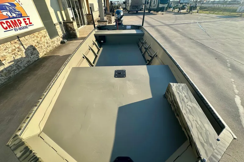 Slide: The Image of 2026 SeaArk 1652 Special boat at Camp EZ RV-Marine dealership. - 11