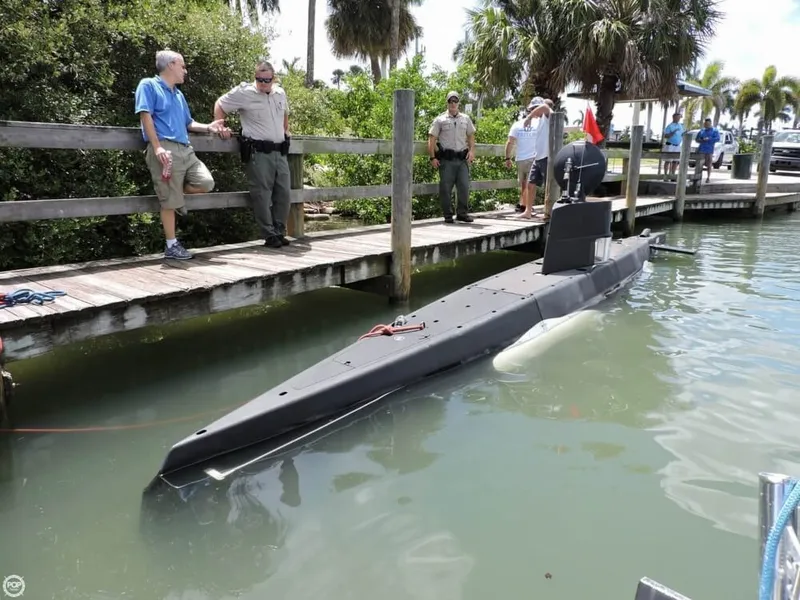 Slide: The Image of Marlin 32 Diesel Electric S-101 Manned Submarine 1987 - 8