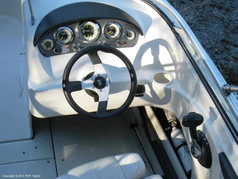Slide: The Image of Sea Ray 205 Sport 2010 - 9