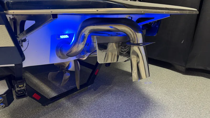 Slide: The Image of Malibu Wakesetter 24 MXZ 2017 - 10