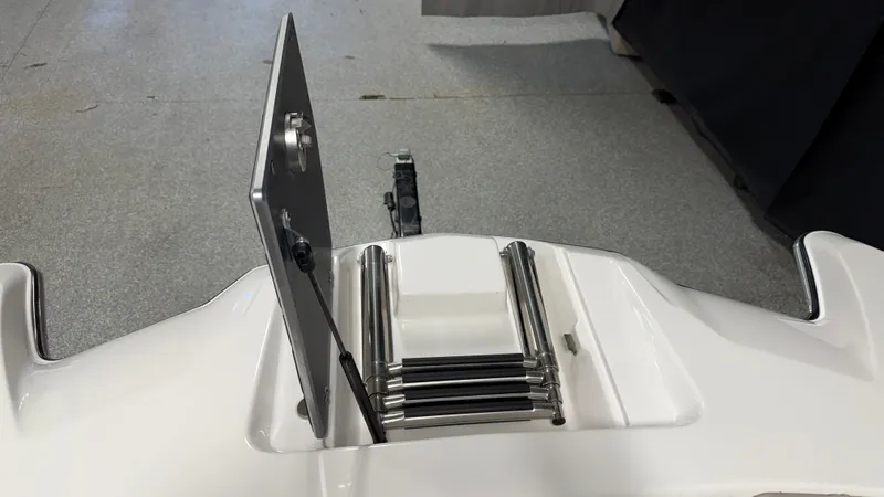 Slide: The Image of Malibu Wakesetter 24 MXZ 2017 - 100