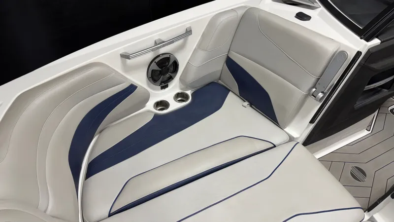 Slide: The Image of Malibu Wakesetter 24 MXZ 2017 - 101