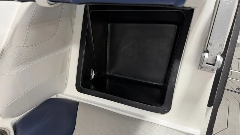 Slide: The Image of Malibu Wakesetter 24 MXZ 2017 - 104