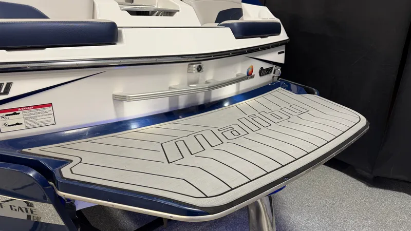 Slide: The Image of Malibu Wakesetter 24 MXZ 2017 - 11