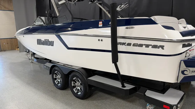 Slide: The Image of Malibu Wakesetter 24 MXZ 2017 - 117