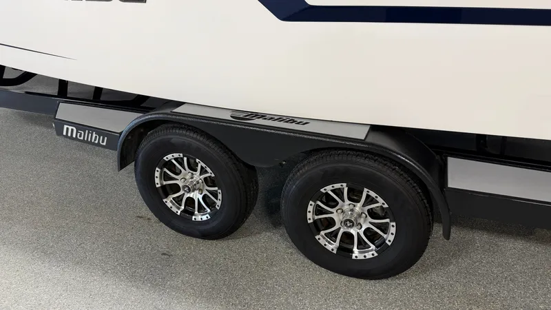 Slide: The Image of Malibu Wakesetter 24 MXZ 2017 - 118