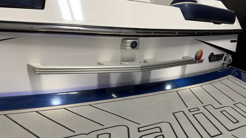 Slide: The Image of Malibu Wakesetter 24 MXZ 2017 - 12