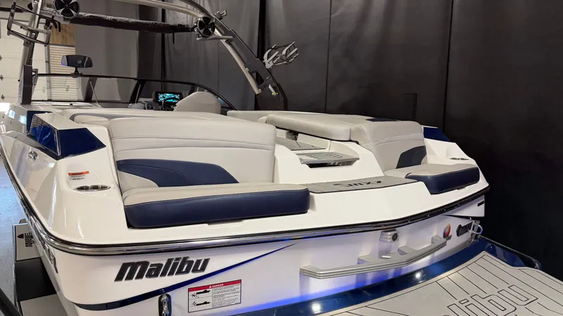 Slide: The Image of Malibu Wakesetter 24 MXZ 2017 - 14