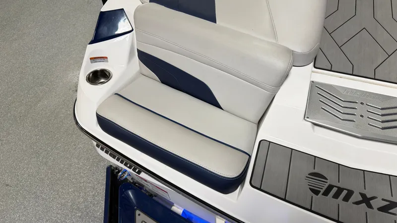 Slide: The Image of Malibu Wakesetter 24 MXZ 2017 - 15