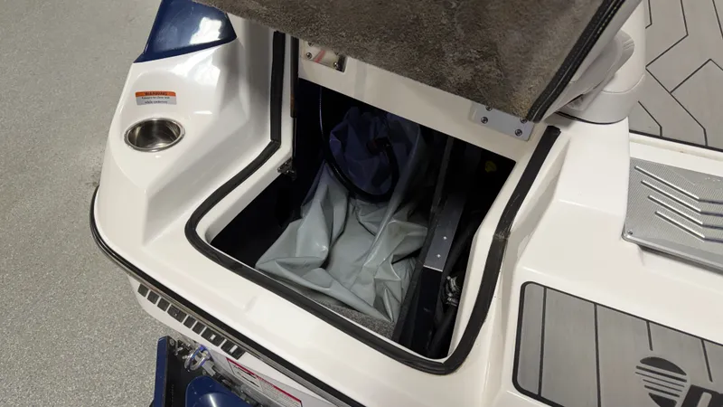 Slide: The Image of Malibu Wakesetter 24 MXZ 2017 - 16