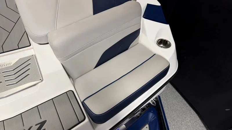 Slide: The Image of Malibu Wakesetter 24 MXZ 2017 - 18