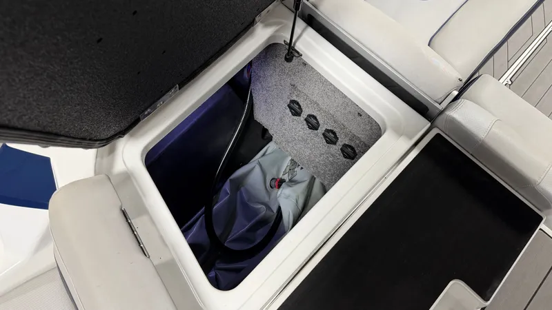 Slide: The Image of Malibu Wakesetter 24 MXZ 2017 - 23