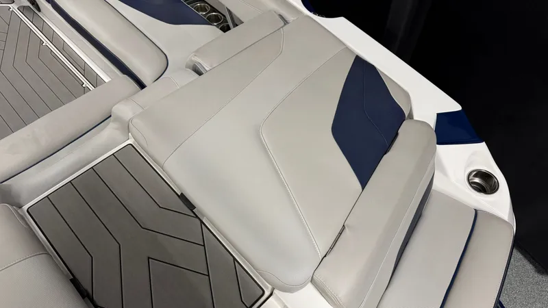 Slide: The Image of Malibu Wakesetter 24 MXZ 2017 - 25