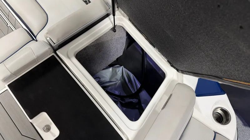 Slide: The Image of Malibu Wakesetter 24 MXZ 2017 - 26