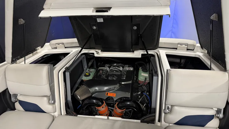 Slide: The Image of Malibu Wakesetter 24 MXZ 2017 - 29