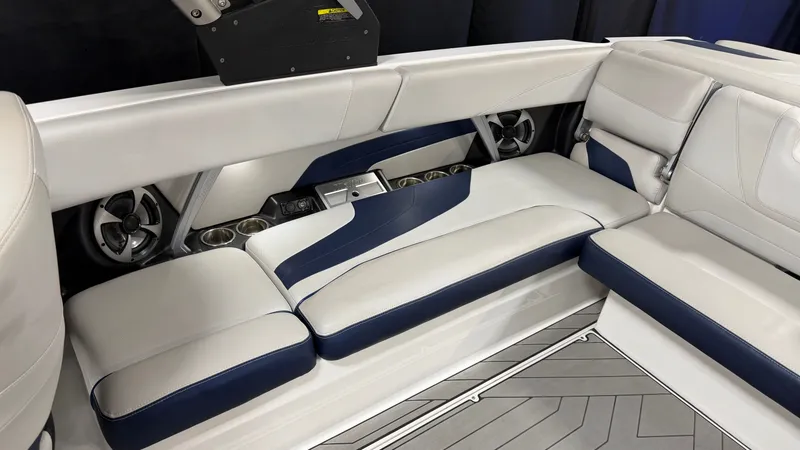 Slide: The Image of Malibu Wakesetter 24 MXZ 2017 - 33