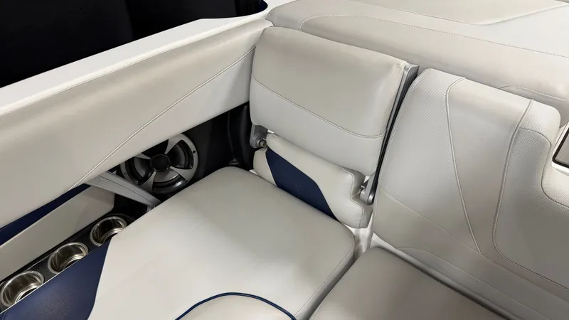 Slide: The Image of Malibu Wakesetter 24 MXZ 2017 - 34