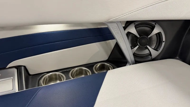 Slide: The Image of Malibu Wakesetter 24 MXZ 2017 - 39