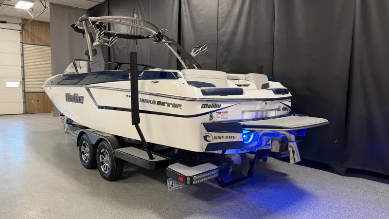 Slide: The Image of Malibu Wakesetter 24 MXZ 2017 - 4