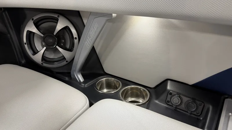 Slide: The Image of Malibu Wakesetter 24 MXZ 2017 - 42