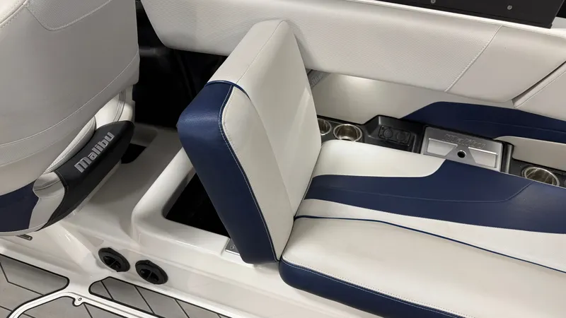 Slide: The Image of Malibu Wakesetter 24 MXZ 2017 - 44