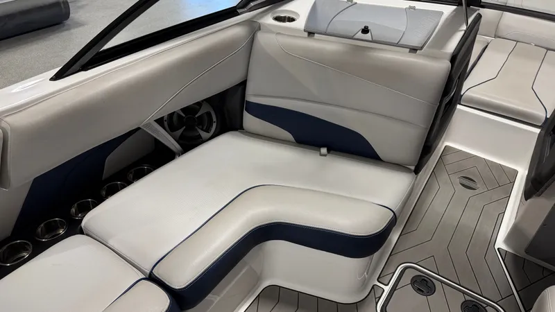 Slide: The Image of Malibu Wakesetter 24 MXZ 2017 - 58