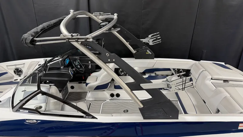 Slide: The Image of Malibu Wakesetter 24 MXZ 2017 - 6