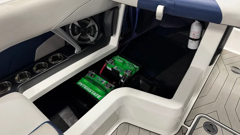 Slide: The Image of Malibu Wakesetter 24 MXZ 2017 - 61