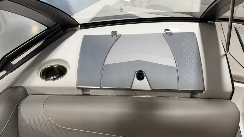 Slide: The Image of Malibu Wakesetter 24 MXZ 2017 - 65