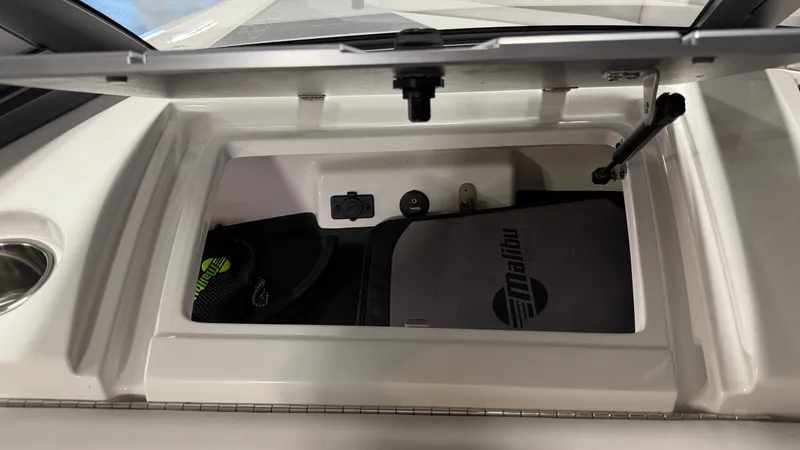 Slide: The Image of Malibu Wakesetter 24 MXZ 2017 - 66