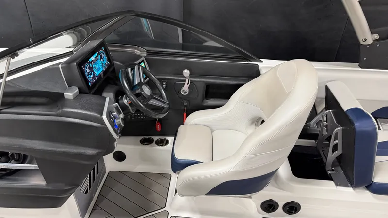 Slide: The Image of Malibu Wakesetter 24 MXZ 2017 - 69