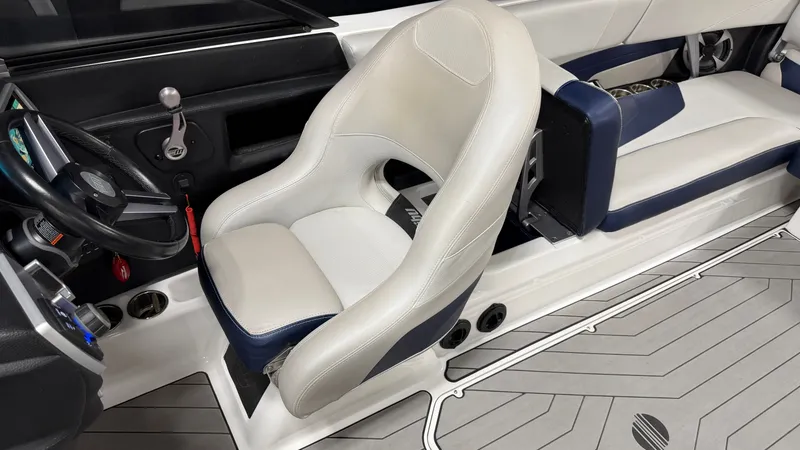 Slide: The Image of Malibu Wakesetter 24 MXZ 2017 - 73