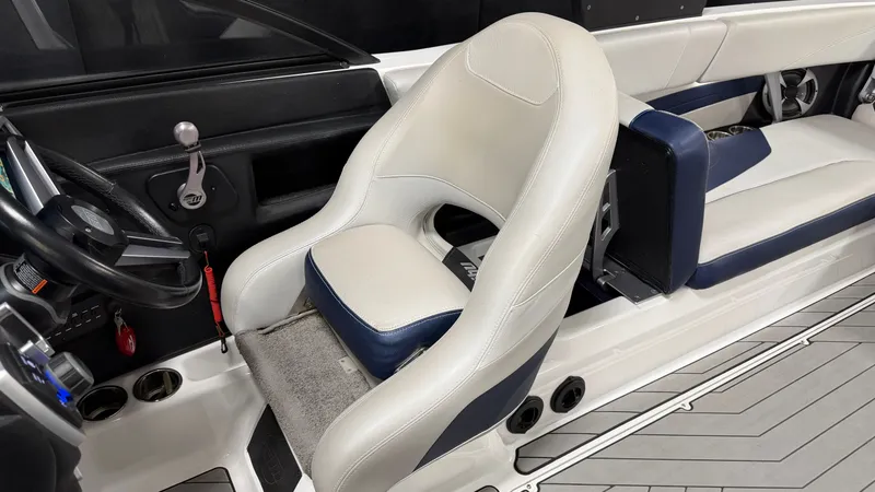 Slide: The Image of Malibu Wakesetter 24 MXZ 2017 - 74