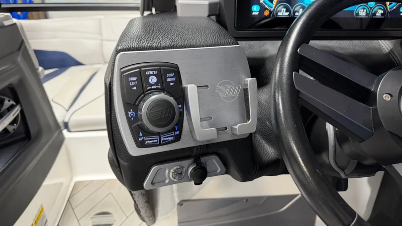 Slide: The Image of Malibu Wakesetter 24 MXZ 2017 - 82