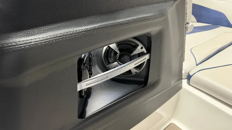 Slide: The Image of Malibu Wakesetter 24 MXZ 2017 - 87