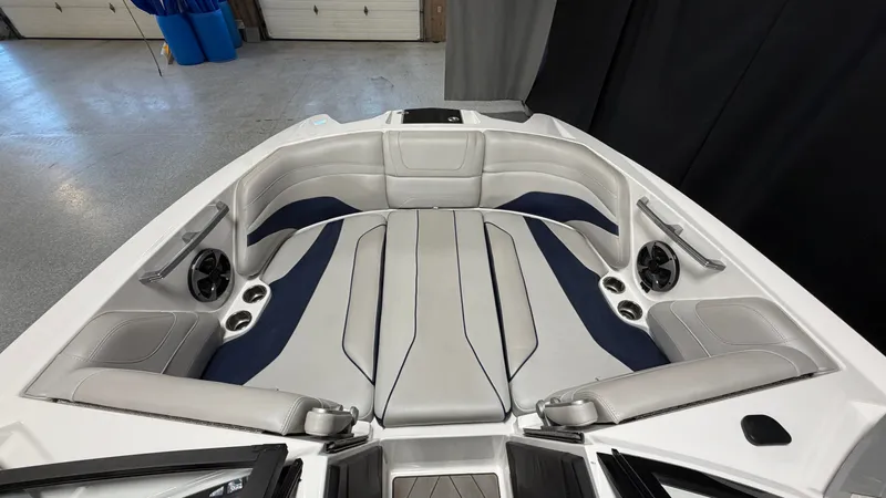 Slide: The Image of Malibu Wakesetter 24 MXZ 2017 - 91