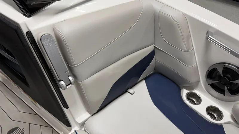 Slide: The Image of Malibu Wakesetter 24 MXZ 2017 - 93