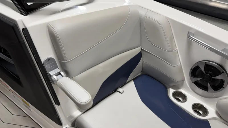 Slide: The Image of Malibu Wakesetter 24 MXZ 2017 - 94