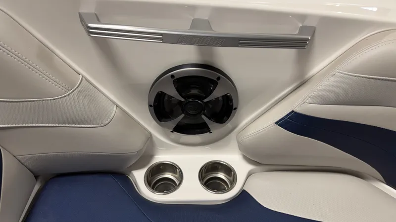 Slide: The Image of Malibu Wakesetter 24 MXZ 2017 - 95