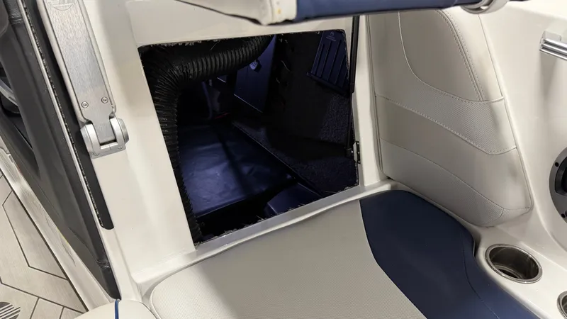 Slide: The Image of Malibu Wakesetter 24 MXZ 2017 - 96