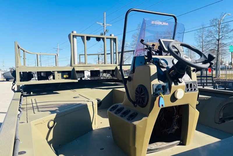 Slide: The Image of 2017 Tracker Grizzly 2072 MVX CC Sportsman boat interior with steering console. - 14