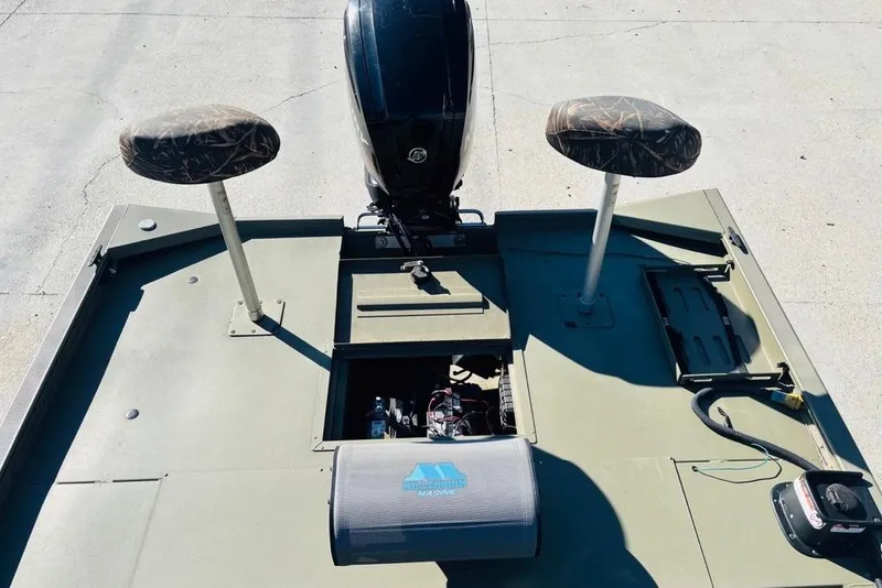 Slide: The Image of 2017 Tracker Grizzly 2072 MVX CC Sportsman boat interior with seats and engine. - 15