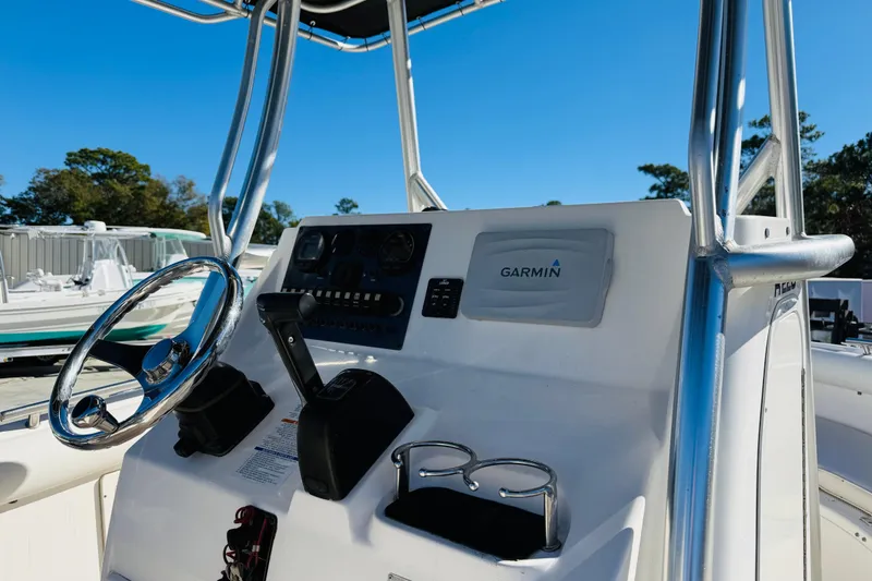 Slide: The Image of 2005 Robalo R220 Center Console boat dashboard with Garmin navigation system. - 5