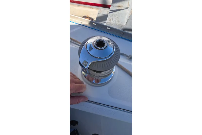 Slide: The Image of 1994 Hunter Legend 35.5 sailboat winch with rope, close-up view. - 31
