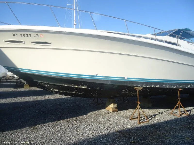 Slide: The Image of Sea Ray 390 Express 1984 - 10