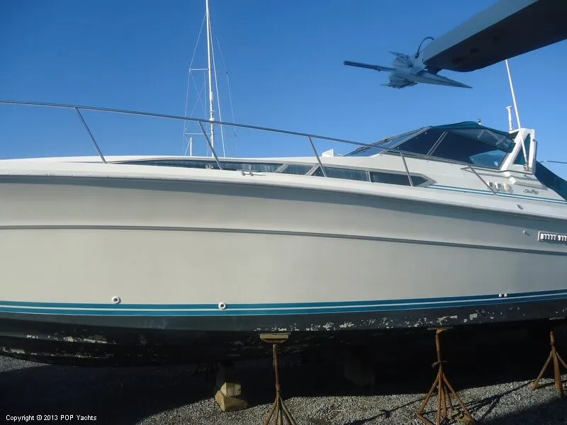 Slide: The Image of Sea Ray 390 Express 1984 - 11