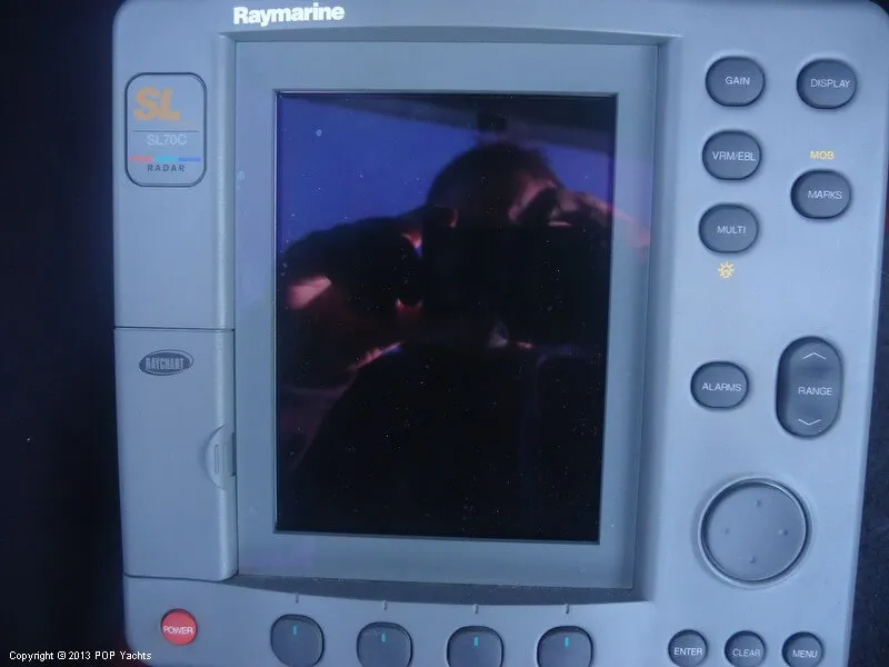 Slide: The Image of Sea Ray 390 Express 1984 - 4