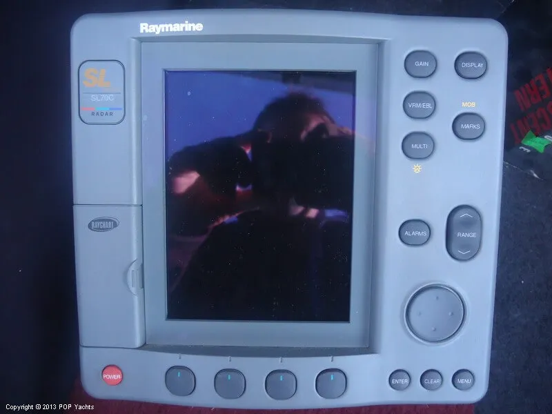 Slide: The Image of Sea Ray 390 Express 1984 - 5