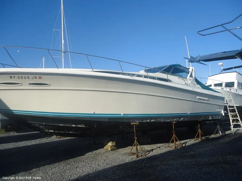 Slide: The Image of Sea Ray 390 Express 1984 - 6