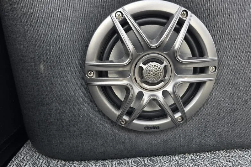 Slide: The Image of Evotti 521QL 2026 speaker with metallic grille on gray fabric background. - 15